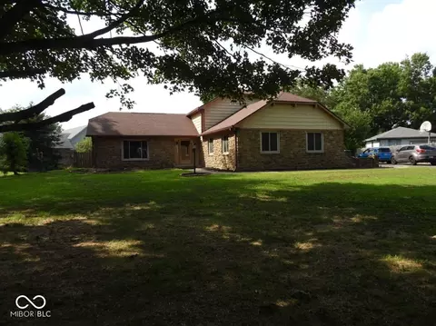 5962 Oak Hill W Dr, Plainfield, IN 46168
