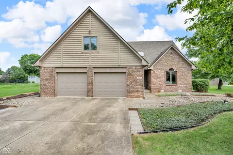 6101 Canterbury Ct, Pittsboro, IN 46167