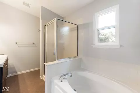 Bath - 6294 Valleyview Dr, Fishers, IN 46038 photo 2 of 4