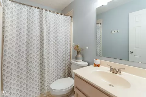Bath - 6294 Valleyview Dr, Fishers, IN 46038 photo 4 of 4