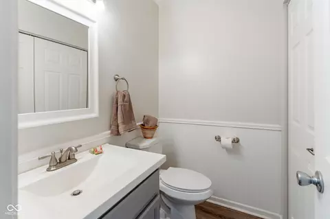 Bath - 6294 Valleyview Dr, Fishers, IN 46038 photo 1 of 4