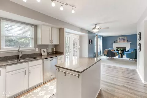 Kitchen - 6294 Valleyview Dr, Fishers, IN 46038 photo 4 of 4