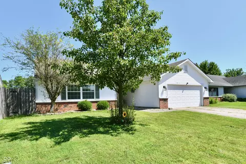 18 Lake Dr N, Brownsburg, IN 46112