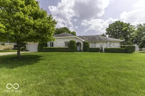 555 Green Meadow Dr, Greenwood, IN 46143