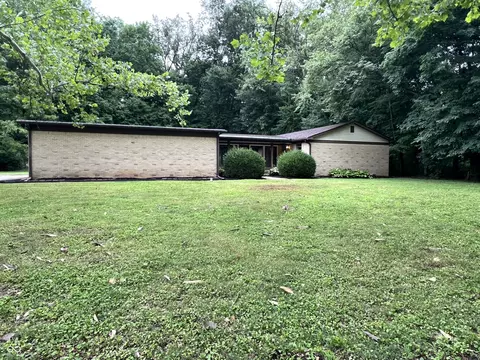 6321 Wood Knoll Ln, Indianapolis, IN 46260