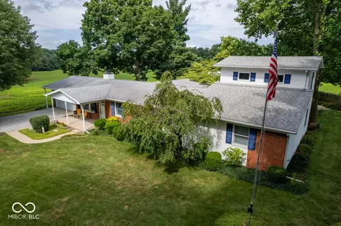 10329 N Sherburne Pl, West Terre Haute, IN 47885