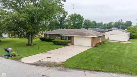 102 Tanglewood Dr, Anderson, IN 46012