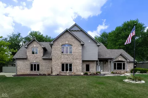 5560 Salem Dr N, Carmel, IN 46033