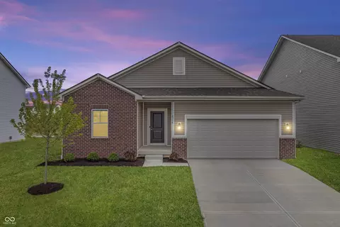 4934 Amber Wood Dr, Indianapolis, IN 46235
