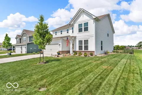 218 Ambassador Dr, Pittsboro, IN 46167
