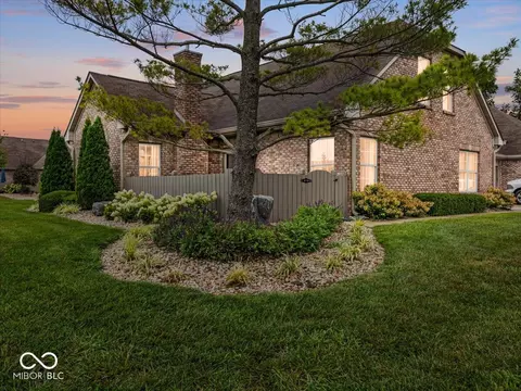 2364 Steeple Chase #12, Shelbyville, IN 46176