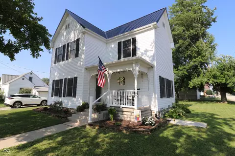 305 S Main St, Versailles, IN 47042