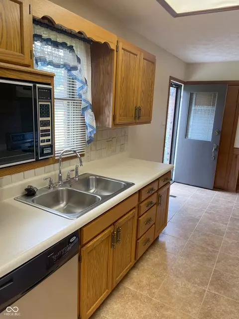 Kitchen - 541 Eagle Crest Dr, Brownsburg, IN 46112 photo 1 of 1