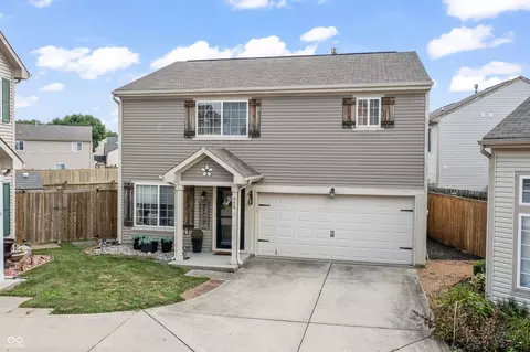 754 Pine Lake Dr, Greenwood, IN 46143