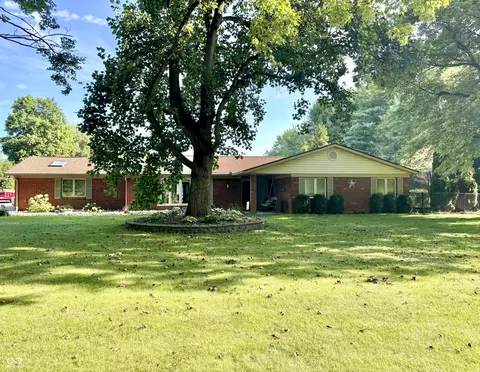72 E Maple Dr, Franklin, IN 46131