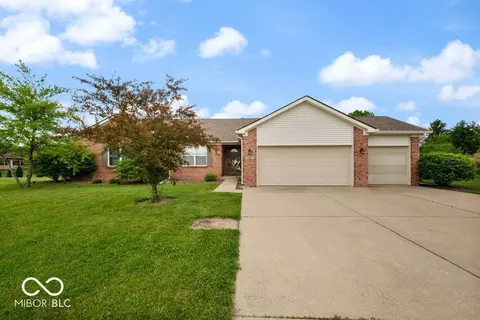2407 Prestwick Ct, Lebanon, IN 46052
