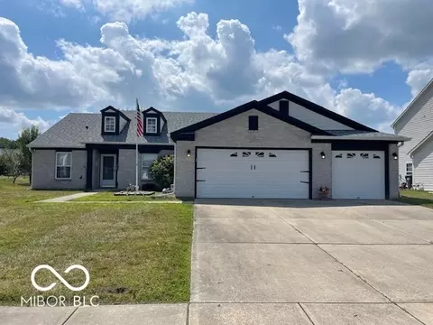 372 Heritage Dr, Greenwood, IN 46143