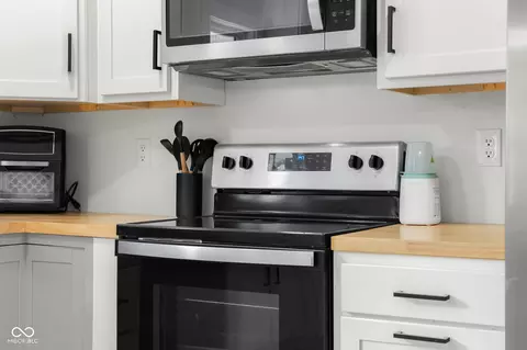 Kitchen - 155 Hauser Dr, Hope, IN 47246 photo 5 of 5