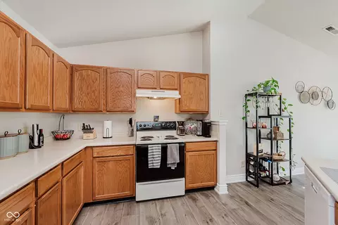 Kitchen - 8180 S Lodge Ln, Pendleton, IN 46064 photo 5 of 6