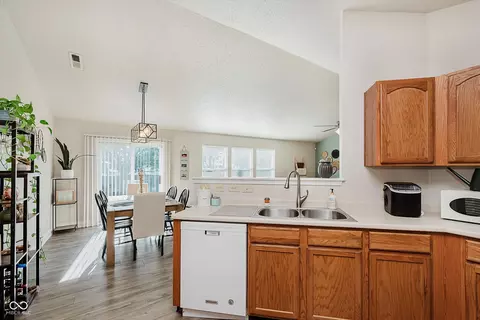 Kitchen - 8180 S Lodge Ln, Pendleton, IN 46064 photo 3 of 6