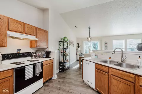 Kitchen - 8180 S Lodge Ln, Pendleton, IN 46064 photo 4 of 6