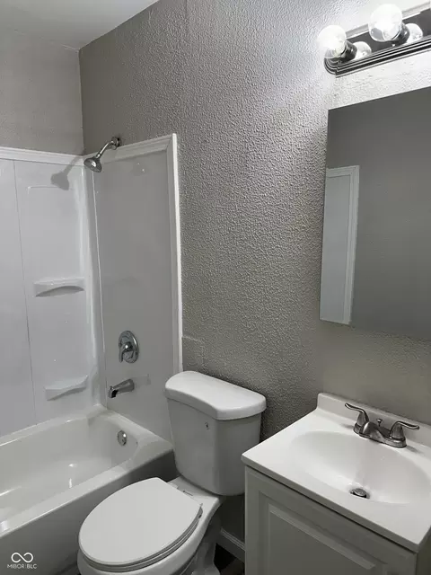 Bath - 3965 Alsace Pl, Indianapolis, IN 46226 photo 1 of 1