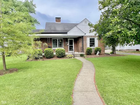 2026 Union St, Columbus, IN 47201