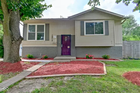 10012 Ridgefield Dr, Indianapolis, IN 46235