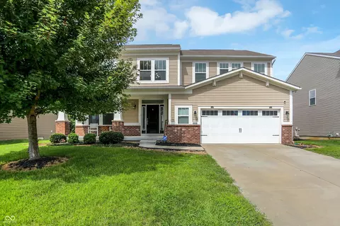 1526 Oakvista Dr, Greenwood, IN 46143