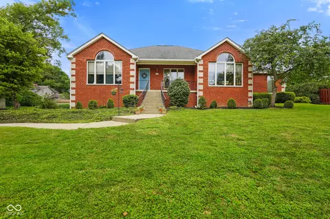 654 Kinney Ln, Columbus, IN 47201