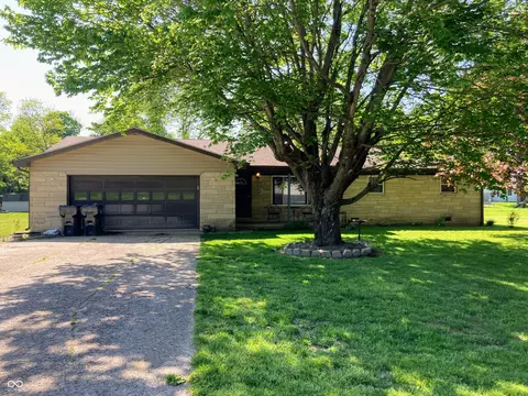 8410 Woodlawn Dr, Martinsville, IN 46151