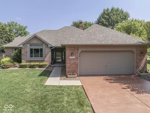 825 Bayside Dr, Greenwood, IN 46143