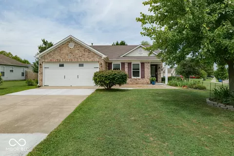 784 Runnymede Dr, Greenfield, IN 46140