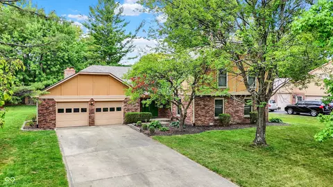 15206 Valleyview Dr, Carmel, IN 46032