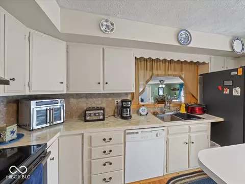 Kitchen - 6982 E Michigan Rd, Waldron, IN 46182 photo 4 of 5