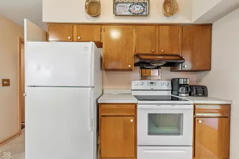 Kitchen - 16632 Oak Rd, Westfield, IN 46074 photo 2 of 2