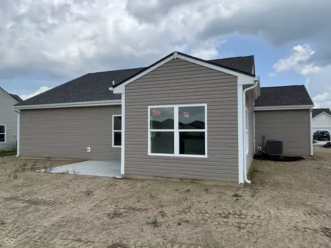 6671 Blackthorne Dr, Pendleton, IN 46064 photo 4