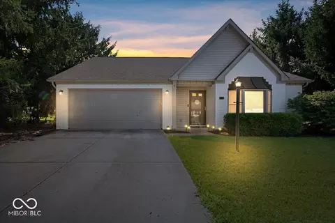 12511 Saksons Blvd, Fishers, IN 46038