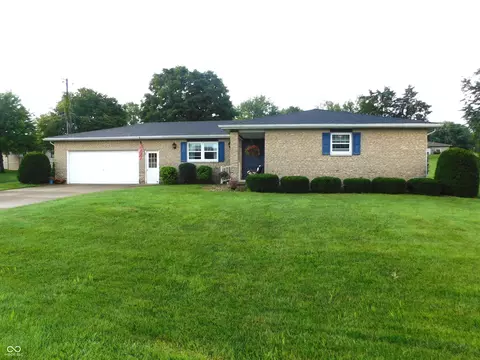 1037 E Tara Rd, Greensburg, IN 47240