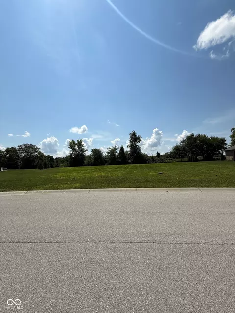 146 Lakeside Dr, Pittsboro, IN 46167