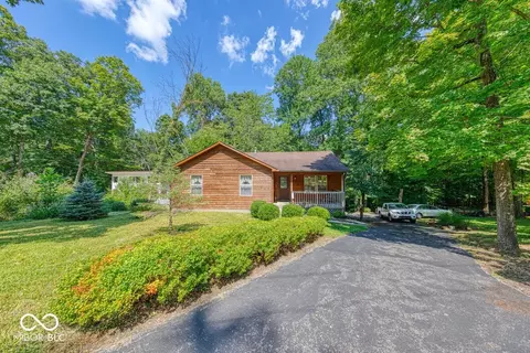 8157 Center Lake Rd, Nineveh, IN 46164