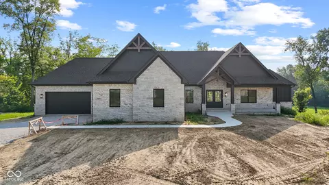 2077 S Winding Oaks Dr, New Palestine, IN 46163