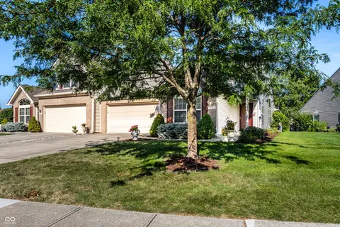 12764 Whisper Knoll Dr, Fishers, IN 46037