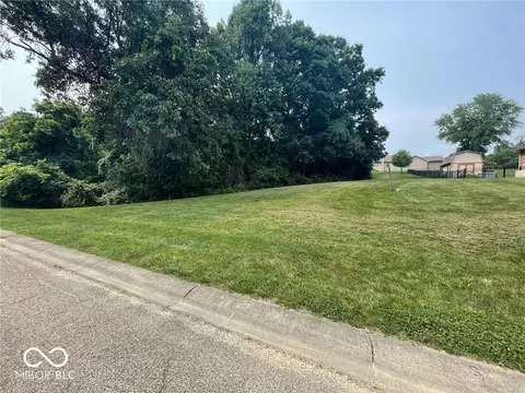 766 E Timber Dr, Martinsville, IN 46151