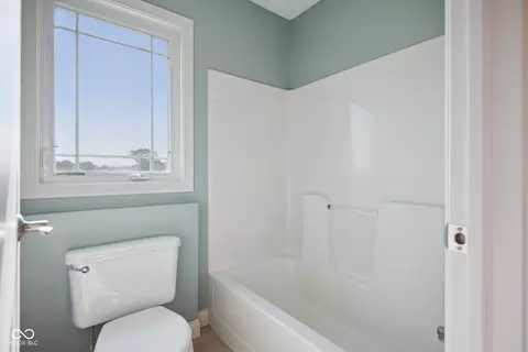 Bath - 6525 E 150 S, Columbus, IN 47201 photo 2 of 7