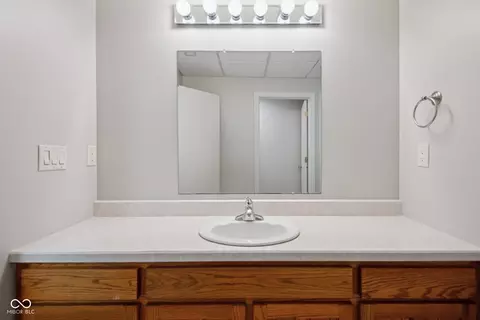Bath - 6525 E 150 S, Columbus, IN 47201 photo 6 of 7