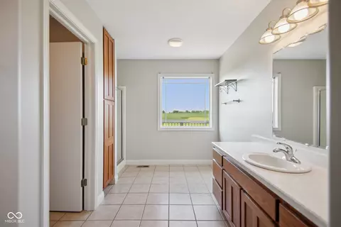 Bath - 6525 E 150 S, Columbus, IN 47201 photo 3 of 7