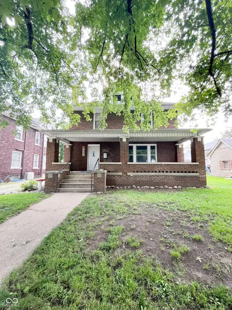 525 S 4th St, Clinton, IN 47842