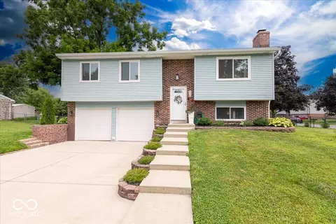 4020 Mistletoe Dr, Indianapolis, IN 46237