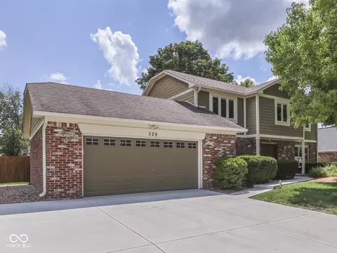 529 S Oakwood Dr, Greenwood, IN 46142